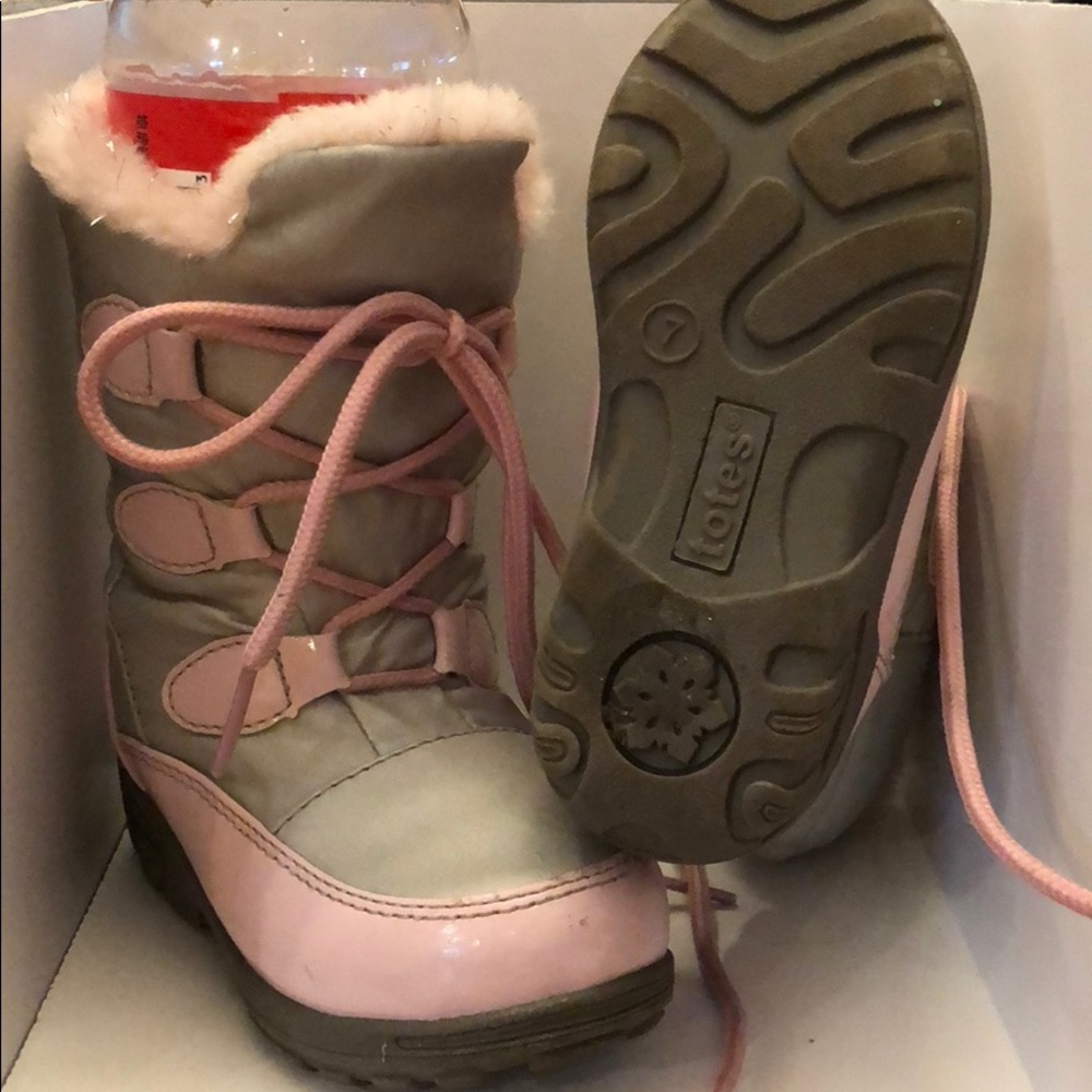 Totes girls snow boots size 7c